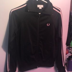 Size 8 Fred Perry with light pink emblem